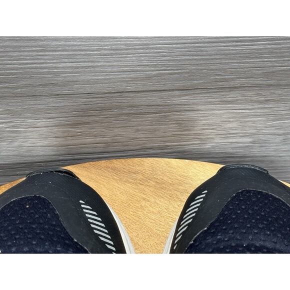 Nike Air Zoom Pegasus 36 SHIELD Black/Silver AQ8006-002 Women 7.5 - Picture 5 of 10